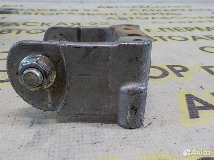 Кронштейн опоры двигателя Mitsubishi Lancer 10 (C