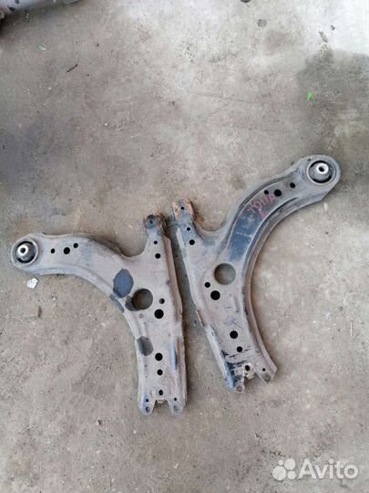 Рычаг передней подвески Шкода Октавия тур