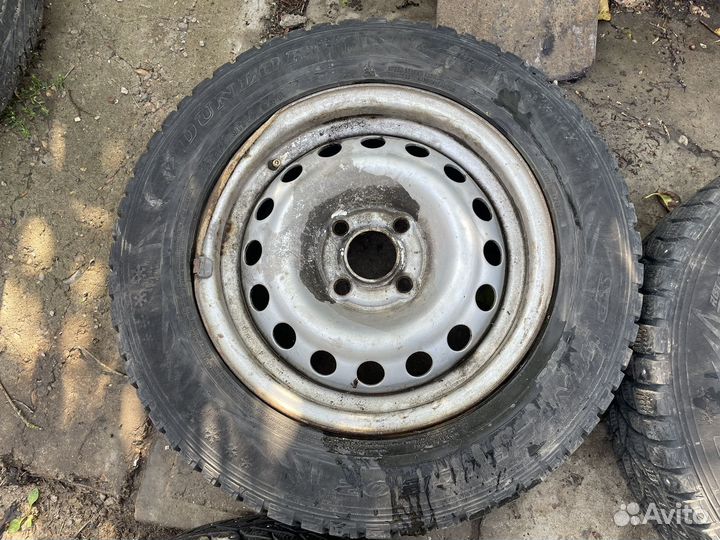 R14 Dunlop SP Winter Ice 02 175/70, PCD 4x100 DIA 57.1