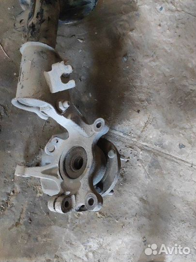 Кулак ступица кожух передний левый Chevrolet