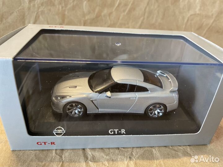 Nissan GT-R 1/43 модель новая