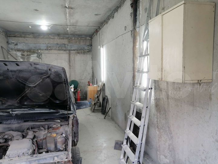 Гараж, > 30 м²