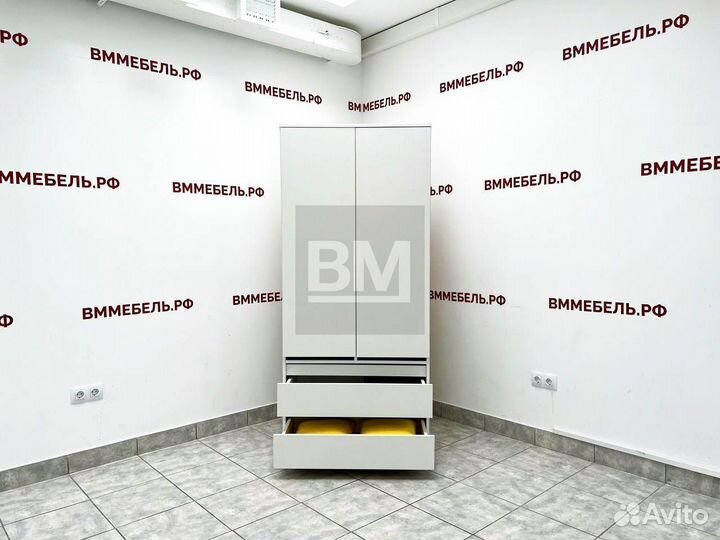 Шкаф белый распашной