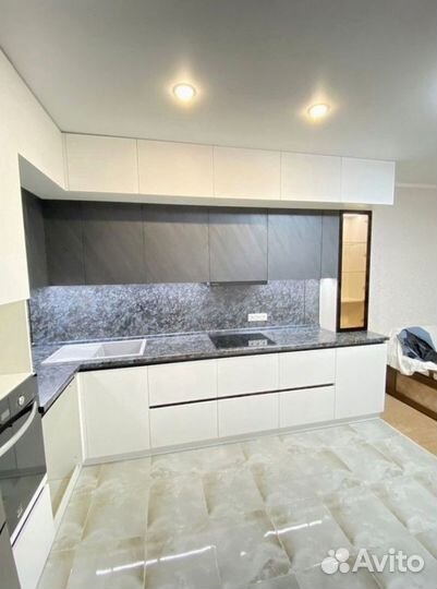 Кухонный гарнитур угловой в потолок на заказ