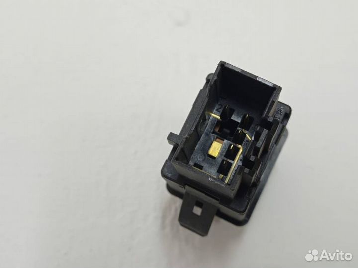 Кнопка обогрева заднего стекла