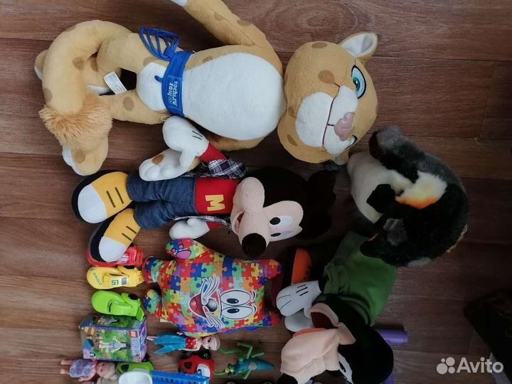 Два пакета игрушек