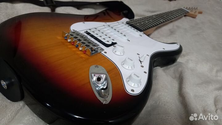 Электрогитара новая, 3 мес играли