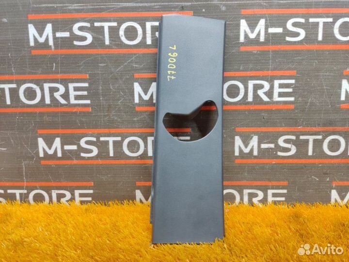 Накладка ремня безопасности левая Mercedes-Benz