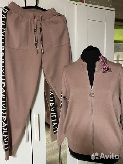 Новый вязаные костюм 50-52