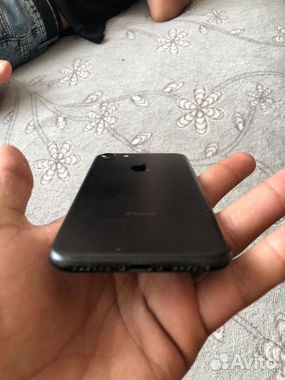Телефон iPhone 7