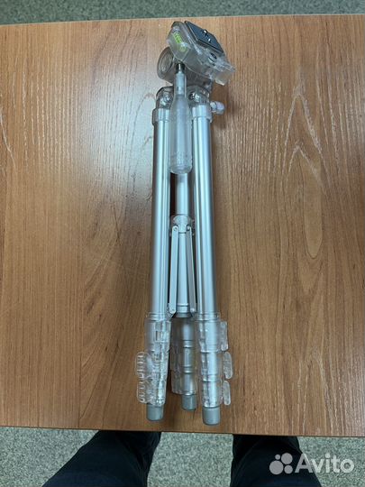 Штатив для видеокамеры