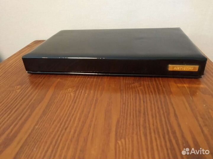 Палетка с зеркалом для хранения косметики