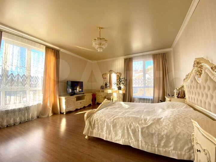 3-к. квартира, 104 м², 3/3 эт.