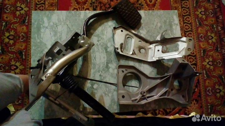 Педаль тормоза