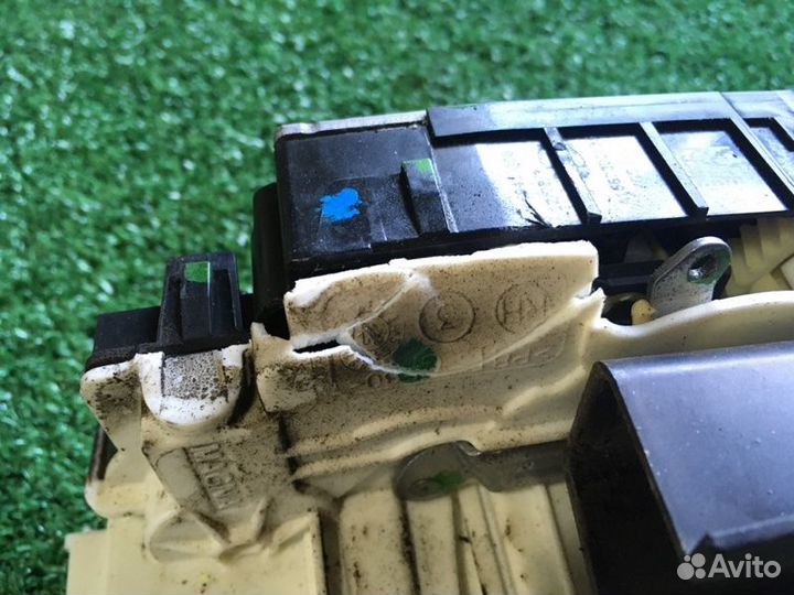 Замок двери передний правый Mercedes-Benz B-Class