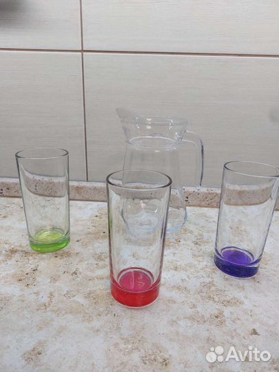 Кувшин со стаканами