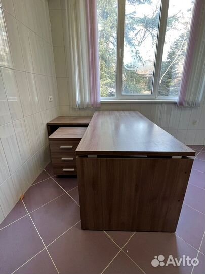 Офисный стол для руководителя