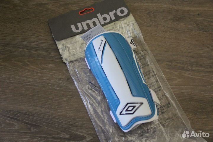 Щитки футбольные umbro