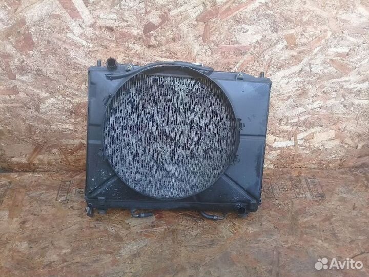 Радиатор охлаждения Mitsubishi Pajero V75
