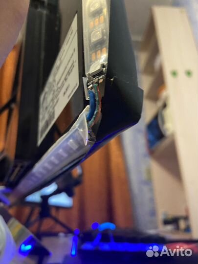 23'' монитор с динамической подсветкой Ambilight