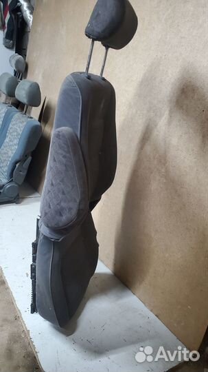 Сиденья с подлокотником в минивэн