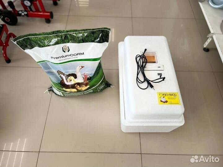 Инкубатор Несушка на 36 яиц