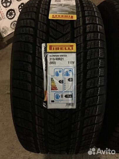 Pirelli Scorpion Winter 275/45 R21 и 315/40 R21 111V