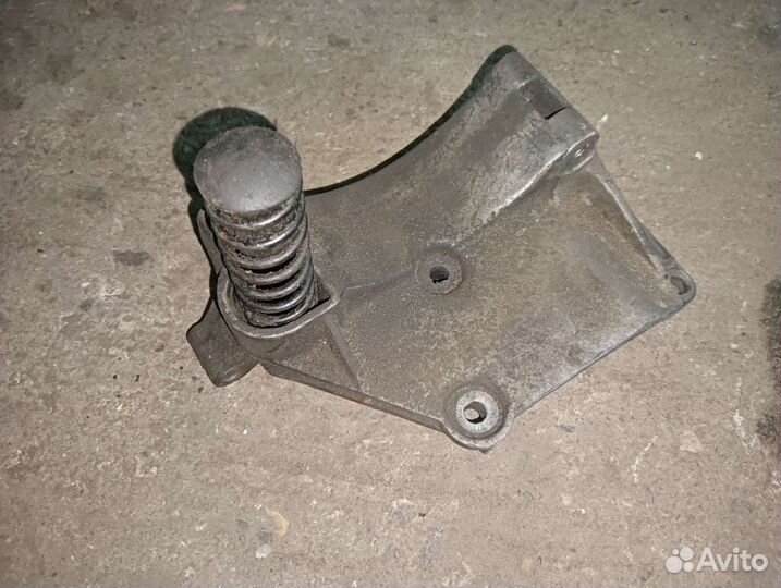 Кронштейн генератора abl Transporter T4 1.9