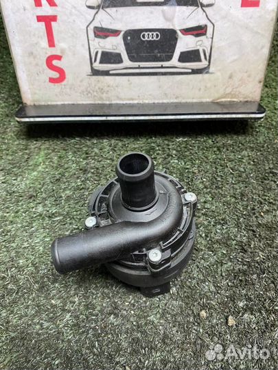 Помпа, насос водяной на Mercedes R-Class, W251