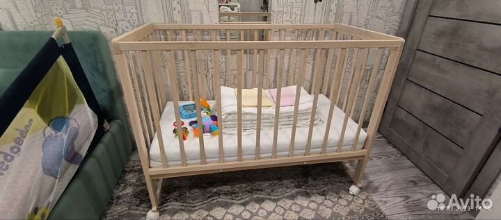 Новые кроватка с матрасом, бортиками и игрушками