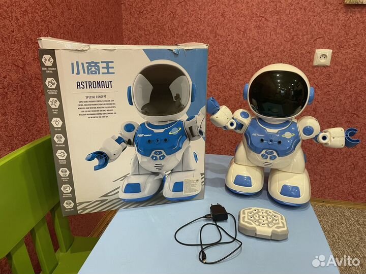 Робот игрушка интерактивный многофункциональный