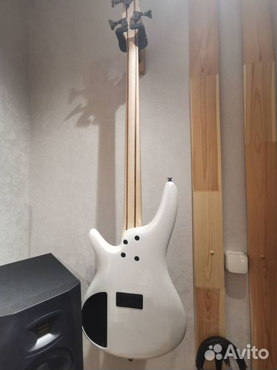 Бас-гитара Ibanez SR300E