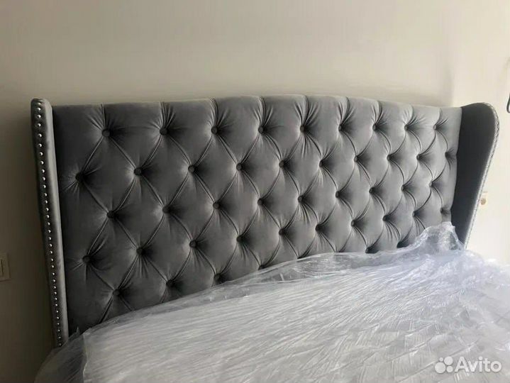 Кровать двухспальная с матрасом