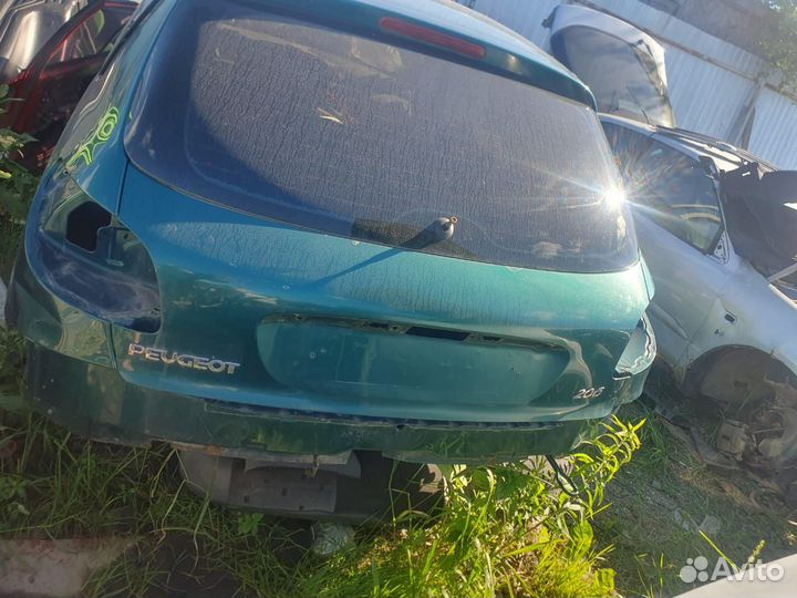 Крышка багажника peugeot 206