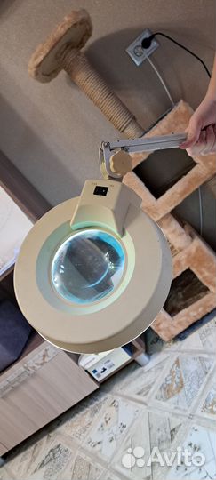 Увелечительное стекло с подсветкой