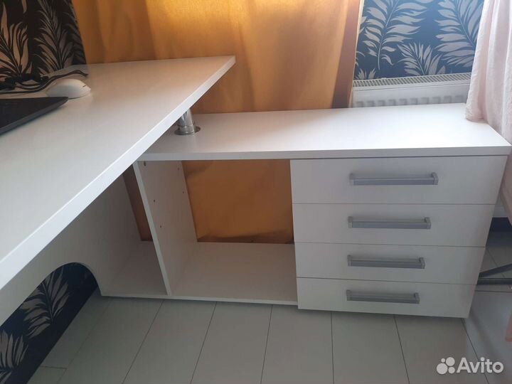 Стол письменный