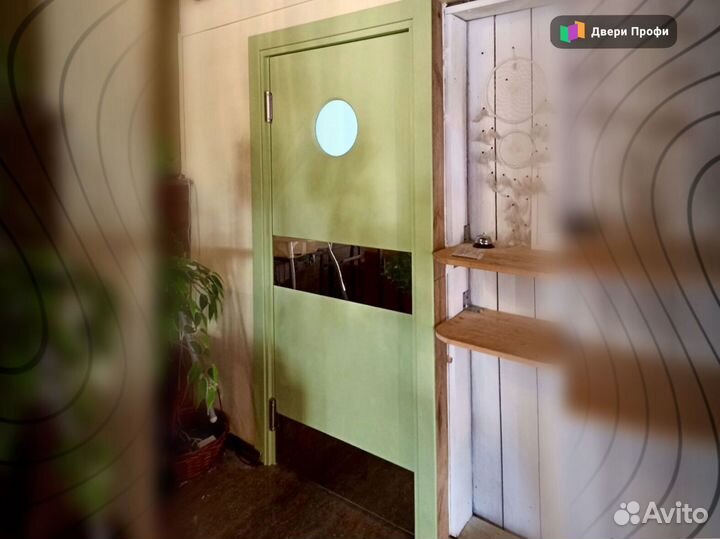 Маятниковые двери глухие и с окном