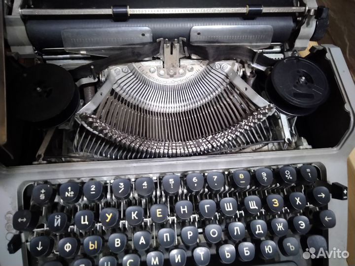 Печатная пишущая машинка