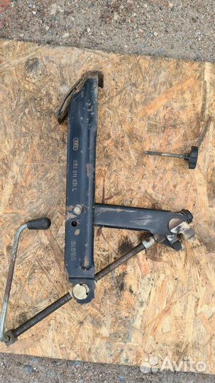 Домкрат Audi 80, 100 оригинал