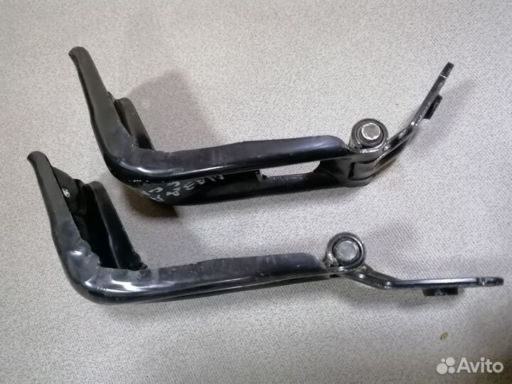 Петля заднего сидения Mazda 626 (GF) 1997-2002