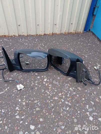Боковое зеркало