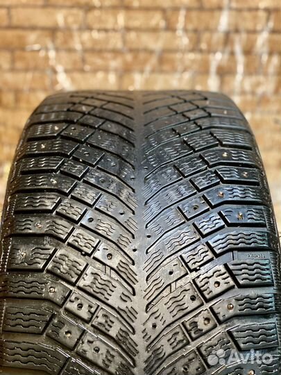 Michelin X-Ice North 4 275/40 R19