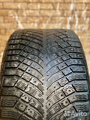 Michelin X-Ice North 4 275/40 R19