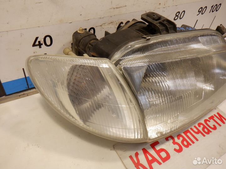 Фара правая Renault Scenic 1 Megane