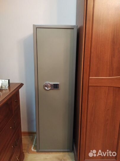 Оружейный сейф Valberg Сафари El на 4 ствола