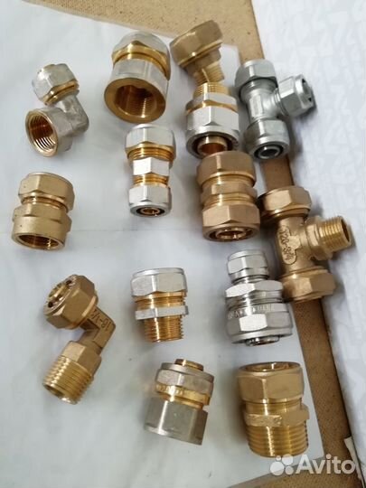 Фитинги на м/пласт трубы