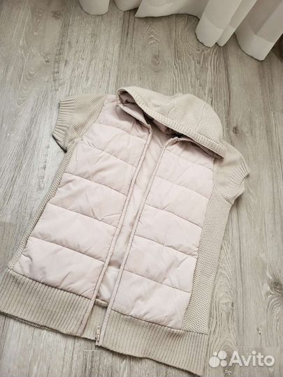 Жилетка женская утепленная с капюшоном