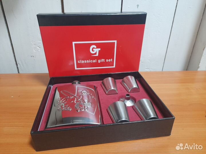 Мужской подарочный набор (фляга + 4 стопки)