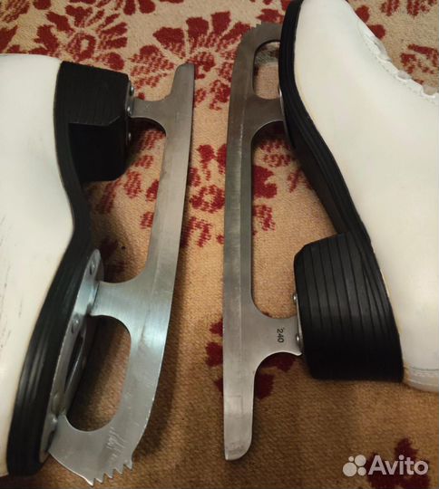 Коньки фигурные женские 39 размер