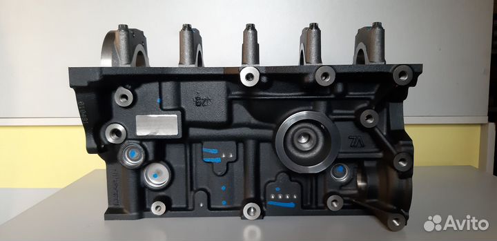 Блок двигателя К7М в сборе с поршнями, кольцами